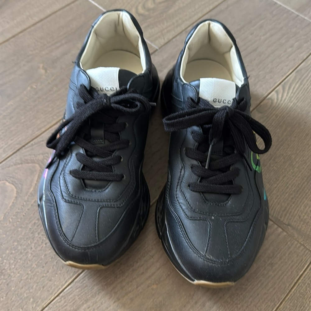 Gucci Rhyton Women sneaker
Iridescent Logo